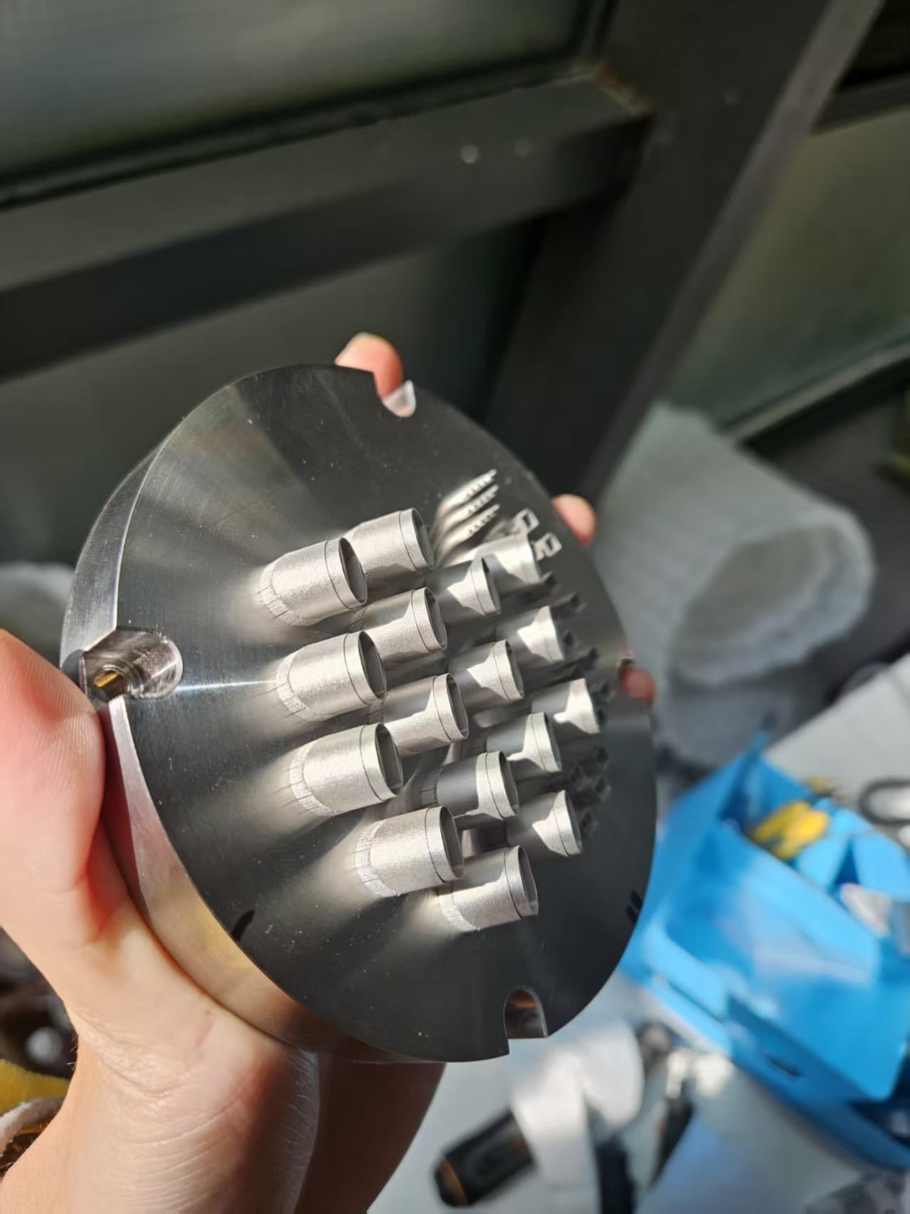 成功交付精细医疗器械零部件项目